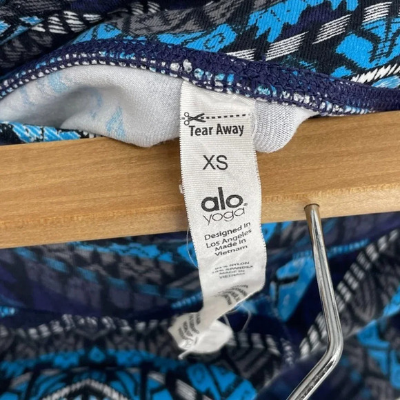 Alo Soft airbrushed teal blue chevron crop legging - Picture 3 of 10